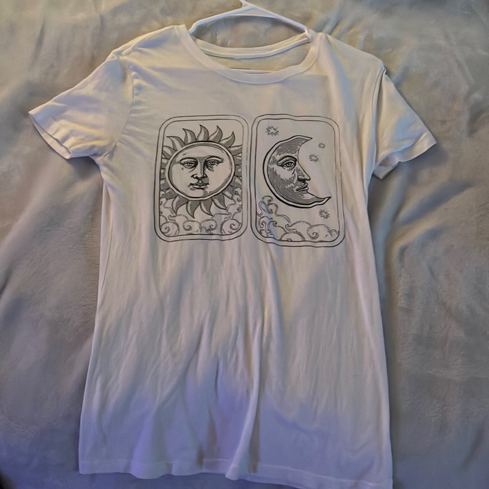 White T shirt with sun and moon logo